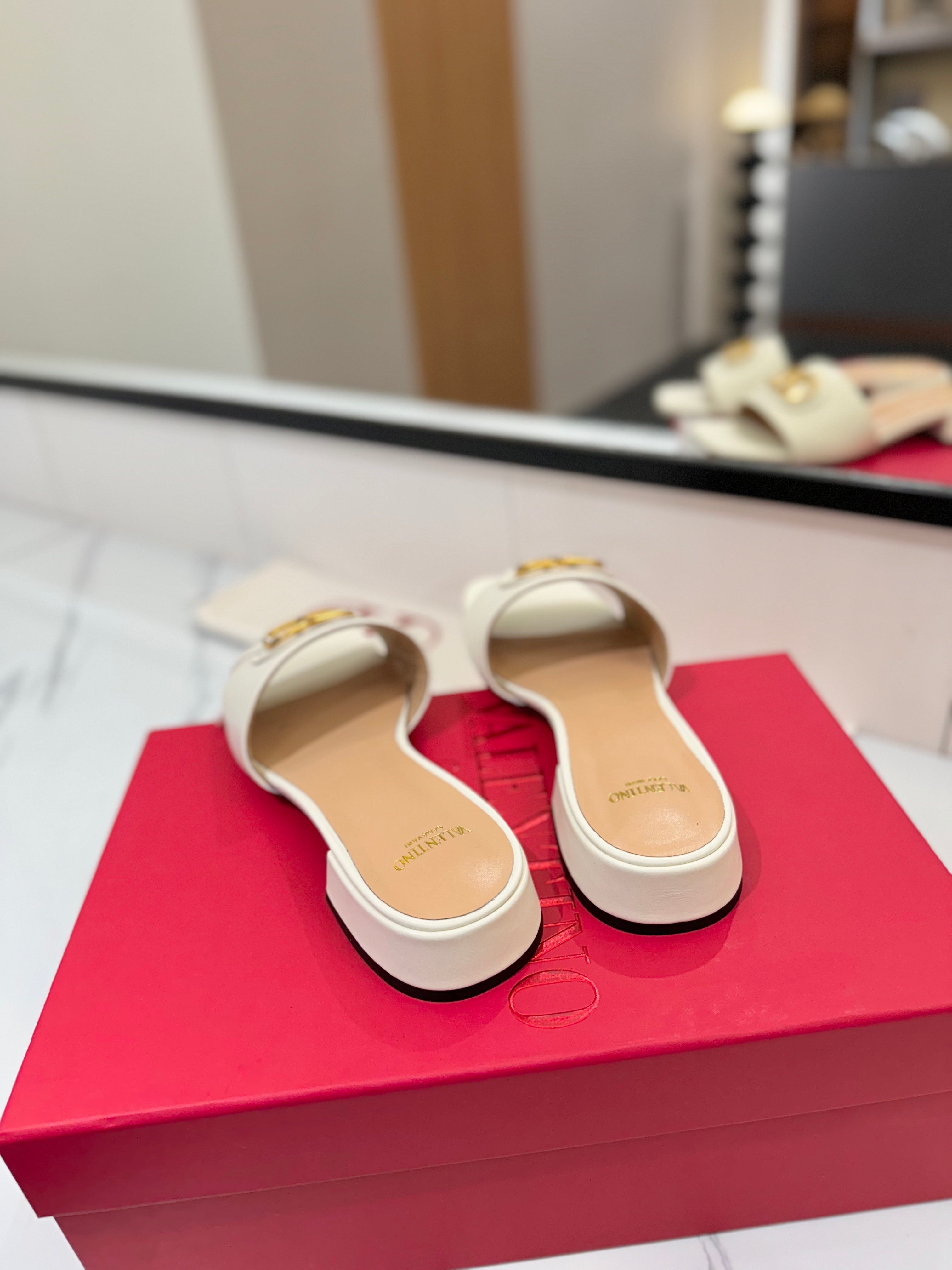 VALENTINO 26S SANDALS IN WHITE SMOOTH CALFSKIN WITH GOLD HARDWARE