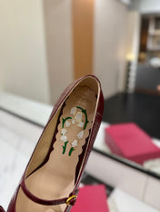 VLTN VLOGO SIGNATURE ROUND-TOE HEELS 25S IN DARK RED LAMBSKIN SNAKE-EMBOSSED