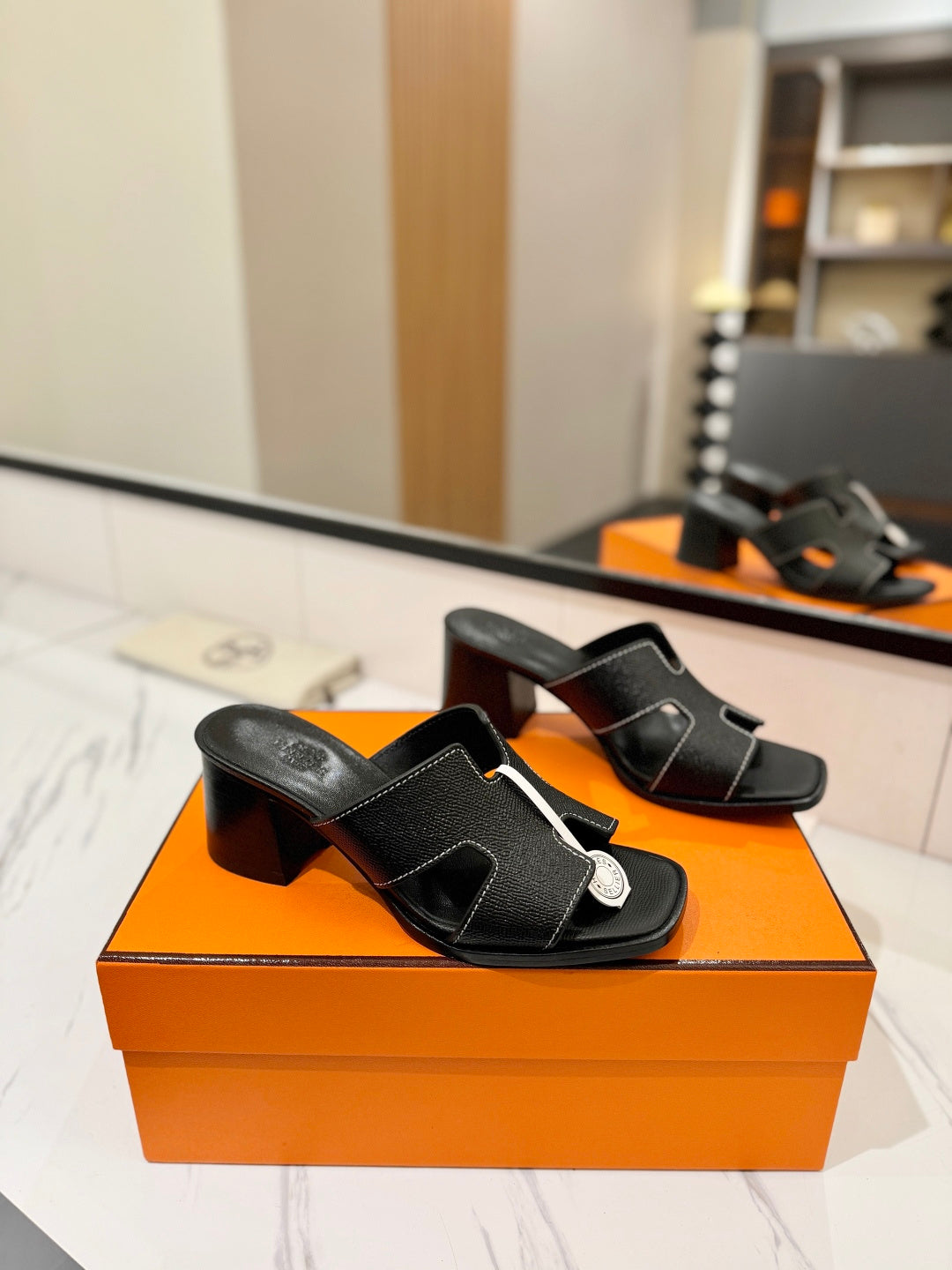HM 26S HELIA SANDAL 70MM IN BLACK EPSOM CALFSKIN