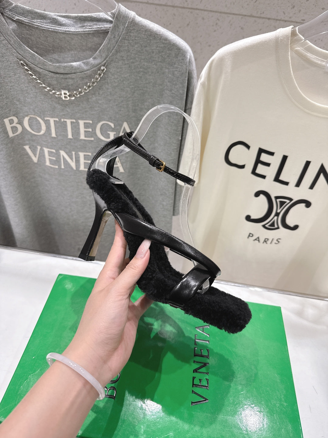 BOTTEGA VENETA 26S HIGH-HEEL SANDALS IN BLACK LAMBSKIN AND SHEARLING
