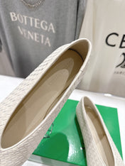BOTTEGA VENETA 26S BALLET FLATS IN OFF-WHITE WOVEN LAMBSKIN