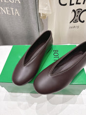 BOTTEGA VENETA 26S BALLET FLATS IN DARK BROWN LAMBSKIN