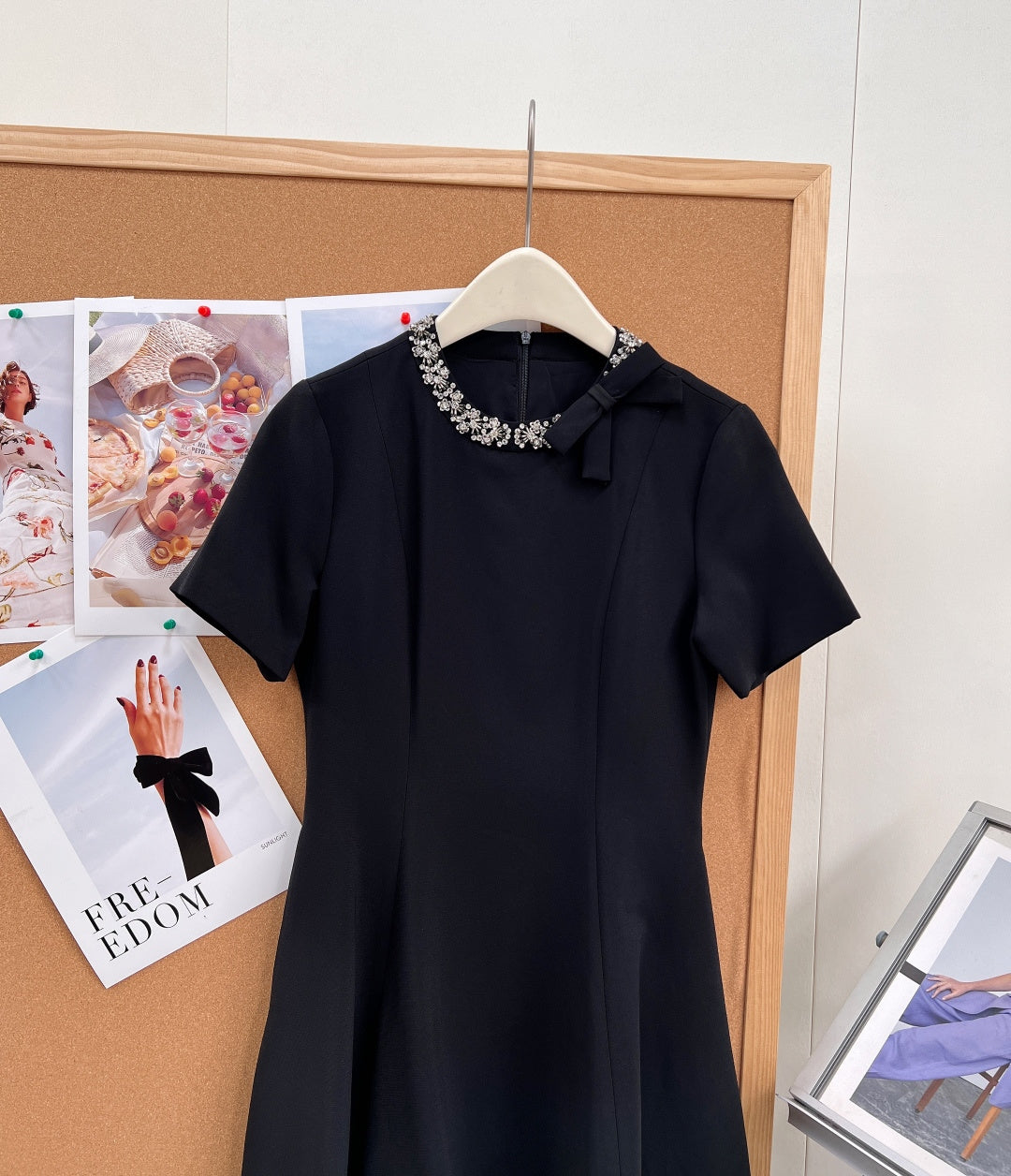 VALENTINO 26S SHORT-SLEEVE NECK MINI DRESS 428