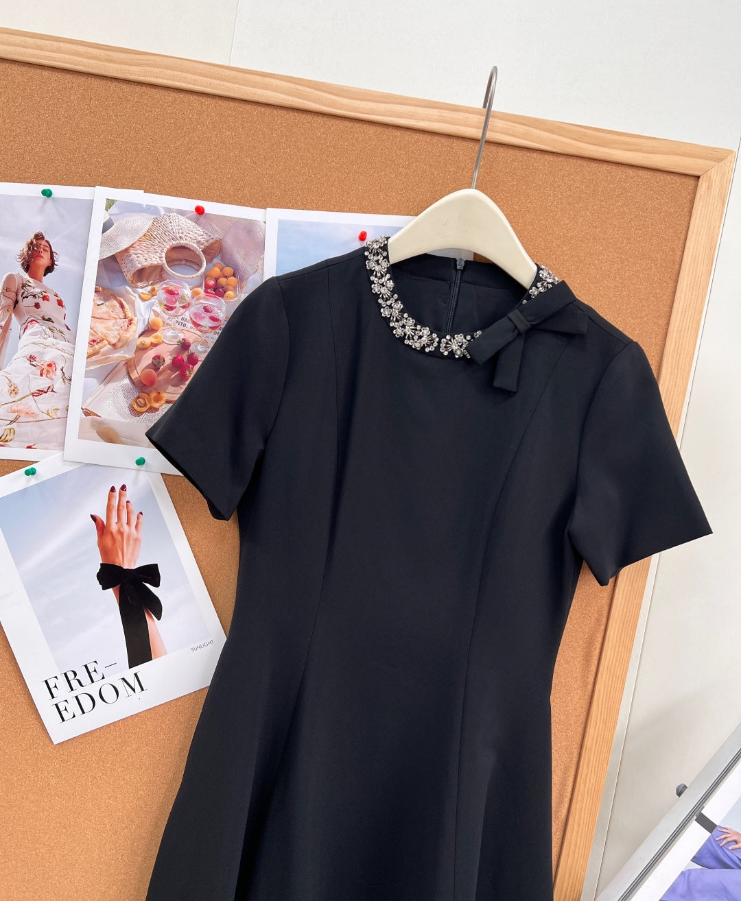VALENTINO 26S SHORT-SLEEVE NECK MINI DRESS 428