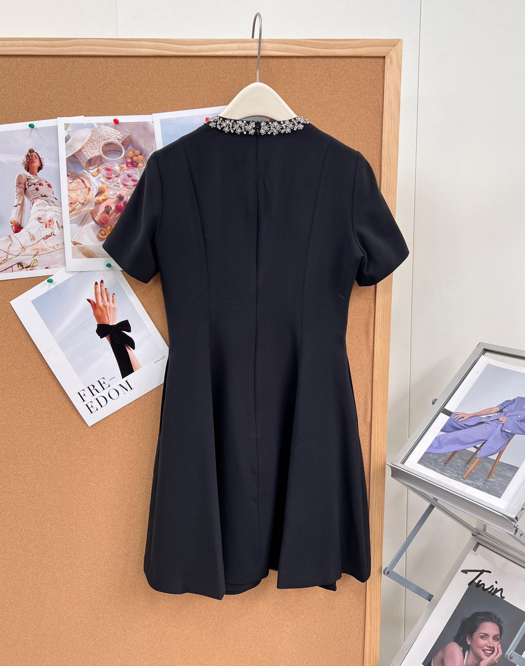 VALENTINO 26S SHORT-SLEEVE NECK MINI DRESS 428