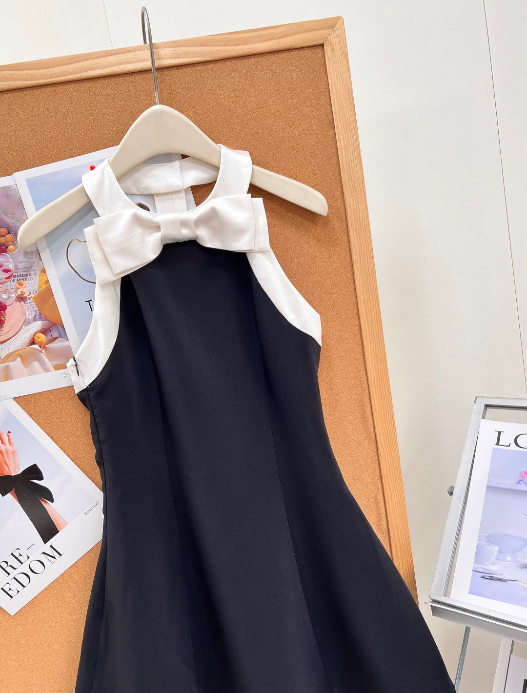 VALENTINO 26S BOW-DETAIL SLEEVELESS MINI DRESS 366