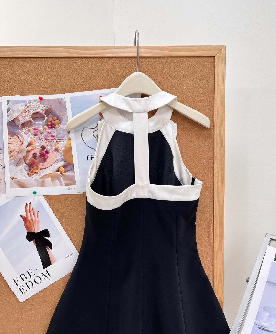 VALENTINO 26S BOW-DETAIL SLEEVELESS MINI DRESS 366
