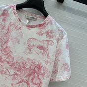 DIOR GRAPHIC PRINT T-SHIRT IN WHITE AND PINK