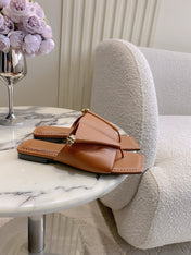 BOTTEGA VENETA 26S FLAT THONG SANDALS IN BROWN LAMBSKIN