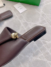BOTTEGA VENETA 26S FLAT THONG SANDALS IN DARK BROWN LAMBSKIN