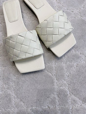 BOTTEGA VENETA 26S SQUARE-TOE SLIDE SANDALS IN CHALK WHITE LAMBSKIN