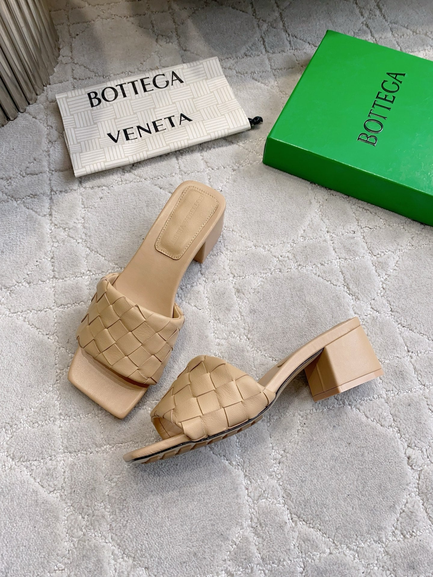 BOTTEGA VENETA 26S SQUARE-TOE HIGH-HEEL SANDALS 50 MM IN BEIGE LAMBSKIN