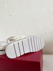 SLIDY VIV' WINTER FUR STRASS BUCKLE SANDALS IN WHITE SHEARLING