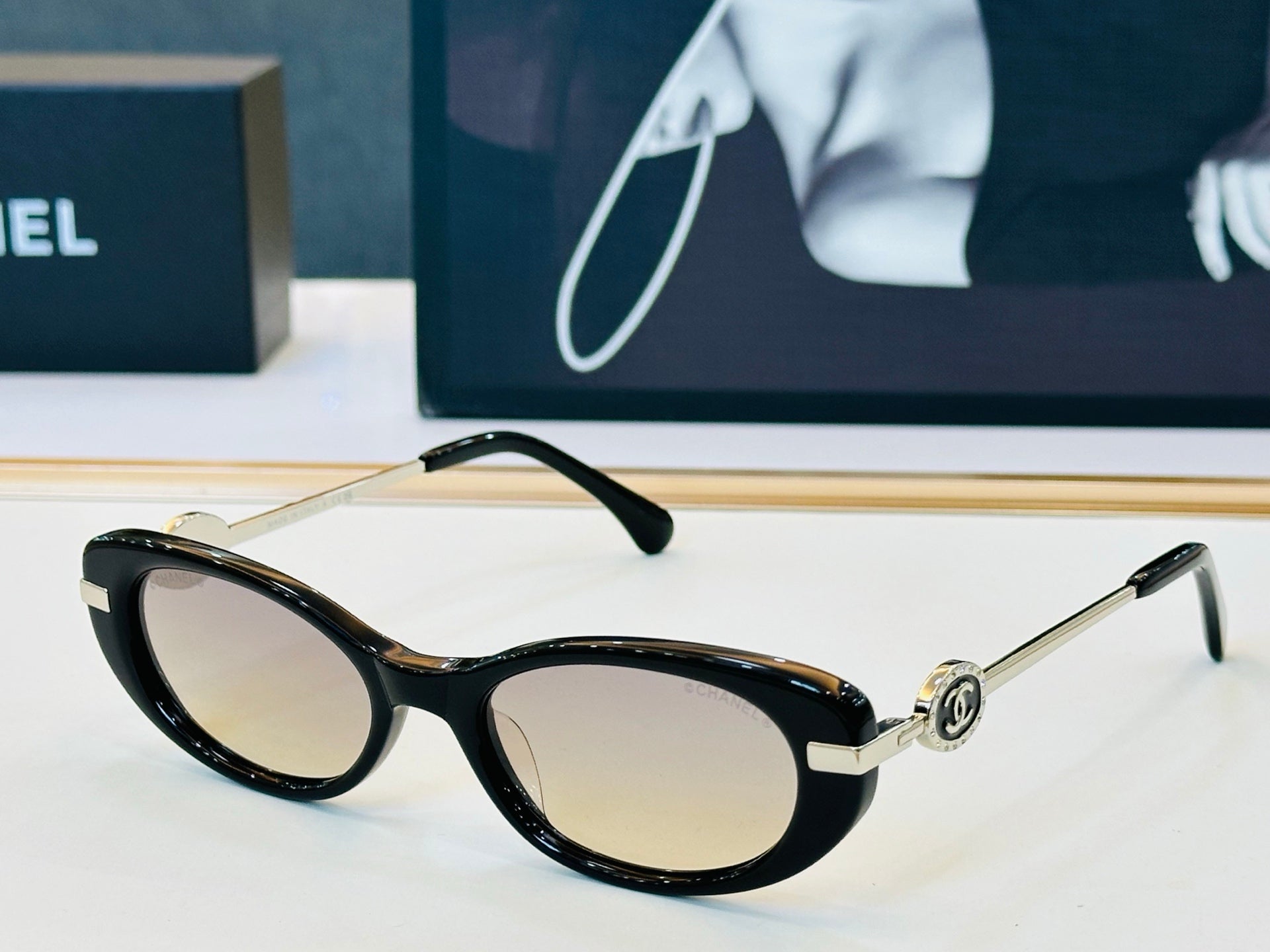 CHANEL 26S OVAL FRAME IN ACETATE 404685