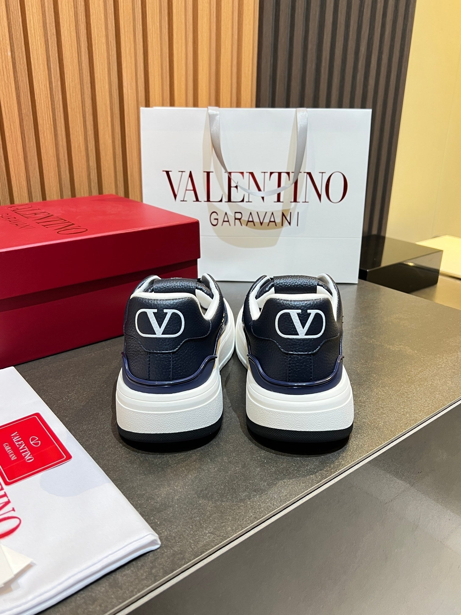 VALENTINO 26S ONESTUD SNEAKERS IN NAVY BLUE CALFSKIN