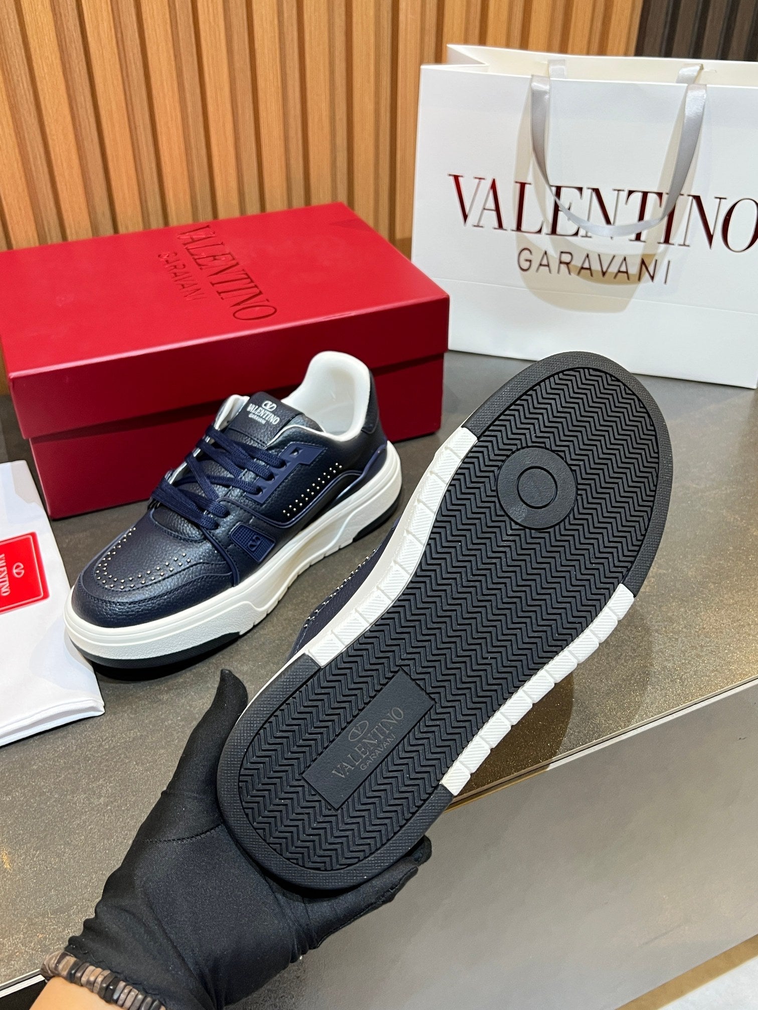 VALENTINO 26S ONESTUD SNEAKERS IN NAVY BLUE CALFSKIN