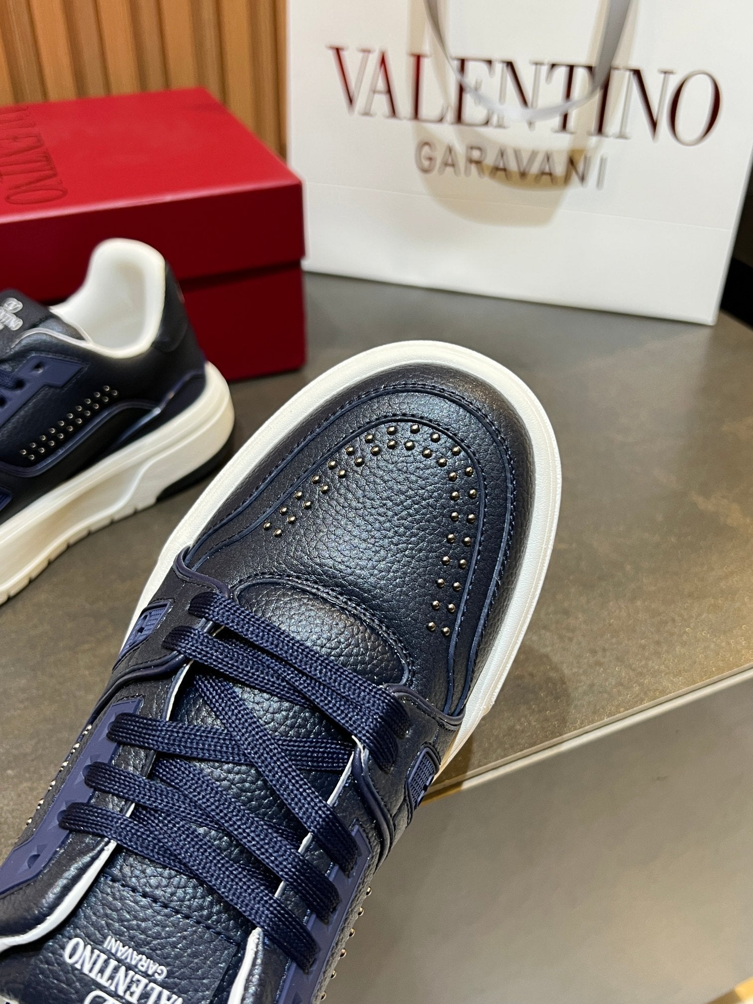 VALENTINO 26S ONESTUD SNEAKERS IN NAVY BLUE CALFSKIN