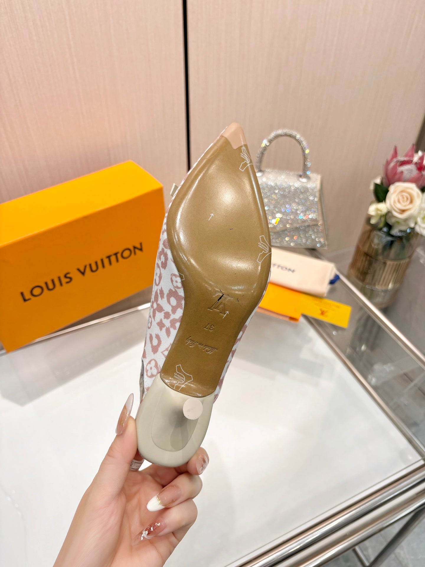 LV 26S BOW-DETAIL SLINGBACK PUMPS 55 MM IN WHITE AND MUTED ROSE PINK MONOGRAM CANVAS