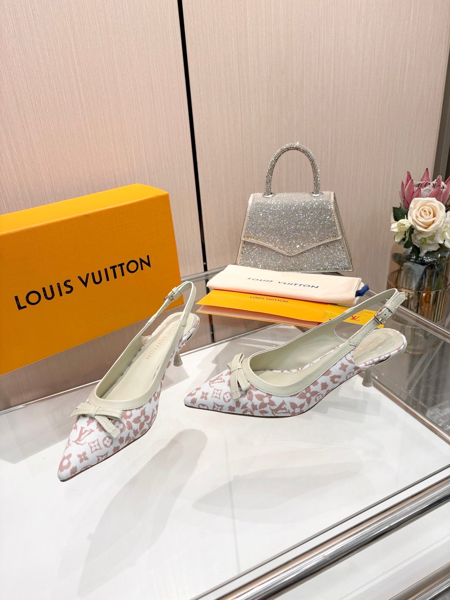 LV 26S BOW-DETAIL SLINGBACK PUMPS 55 MM IN WHITE AND MUTED ROSE PINK MONOGRAM CANVAS