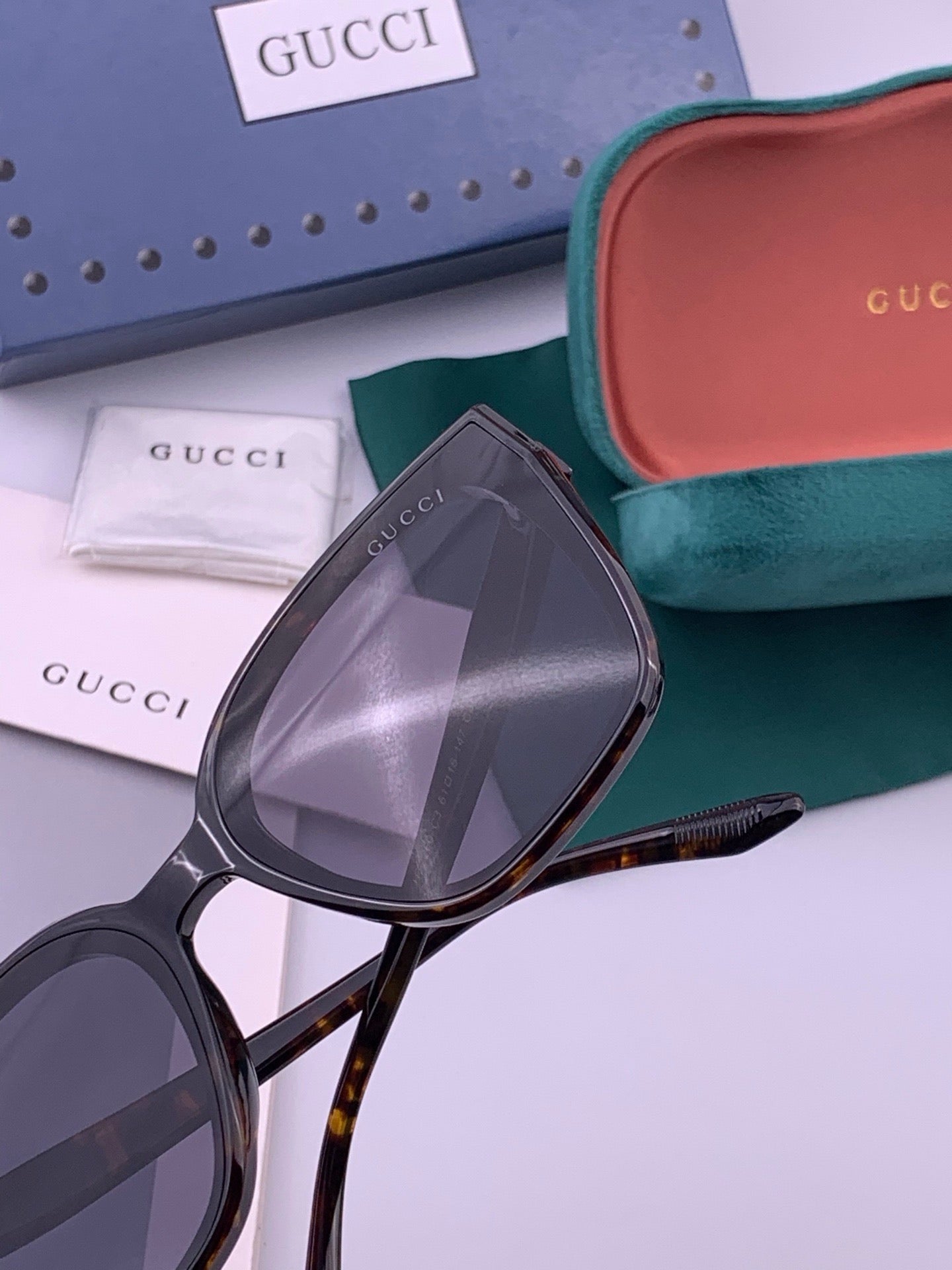 GUCCI 26S SQUARE FRAME IN ACETATE 426549