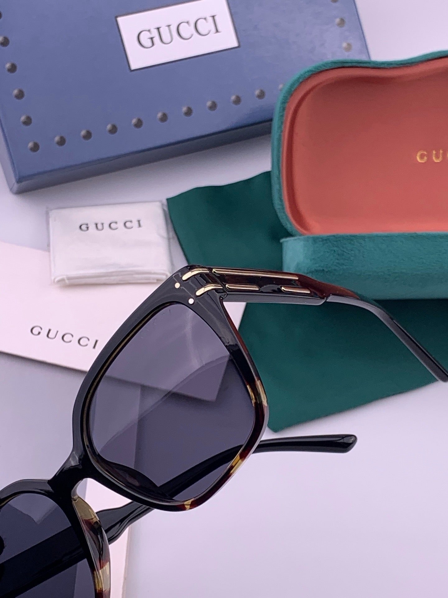 GUCCI 26S SQUARE FRAME IN ACETATE 426552