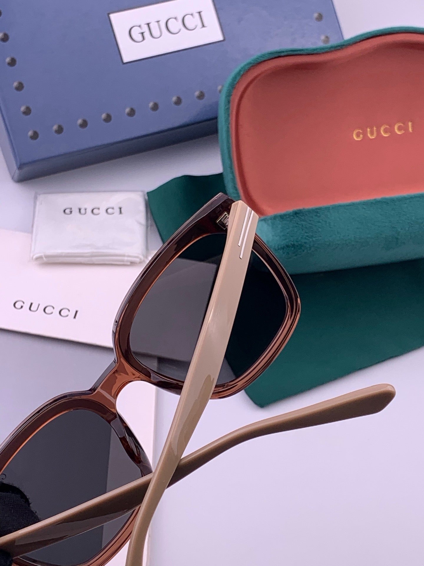GUCCI 26S SQUARE FRAME IN ACETATE 426553
