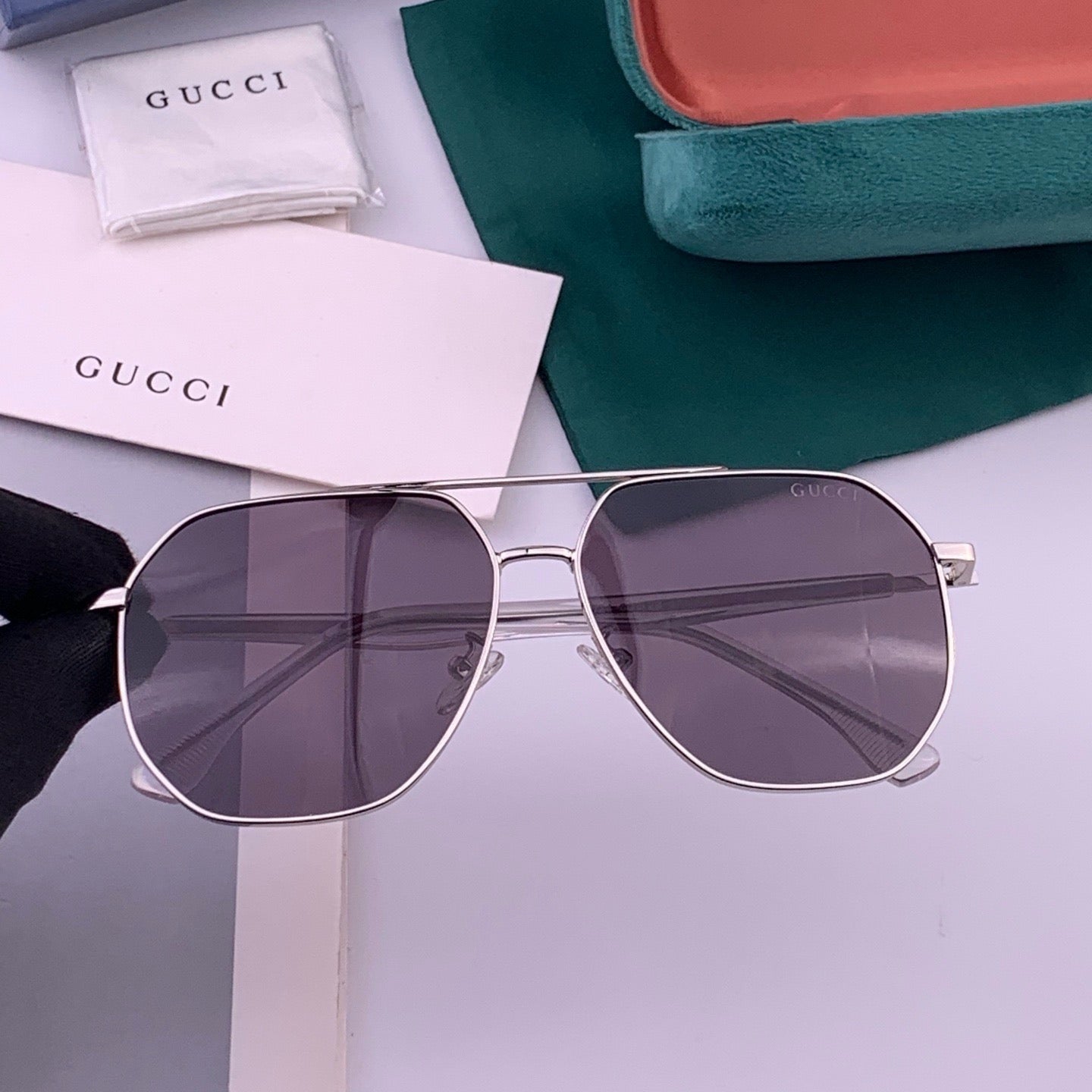 GUCCI 26S SQUARE FRAME IN METAL 426563