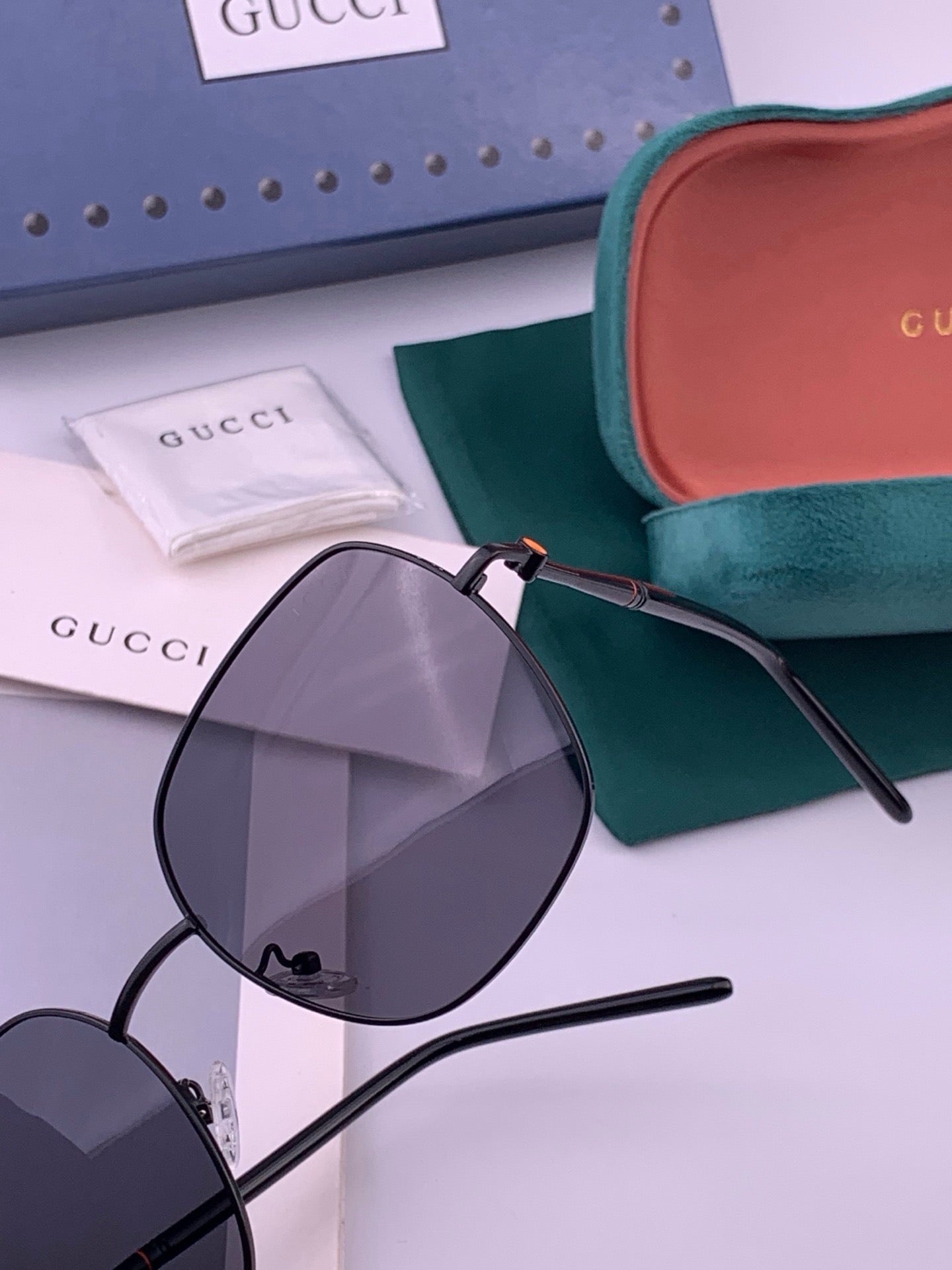 GUCCI 26S SQUARE FRAME IN METAL 426565
