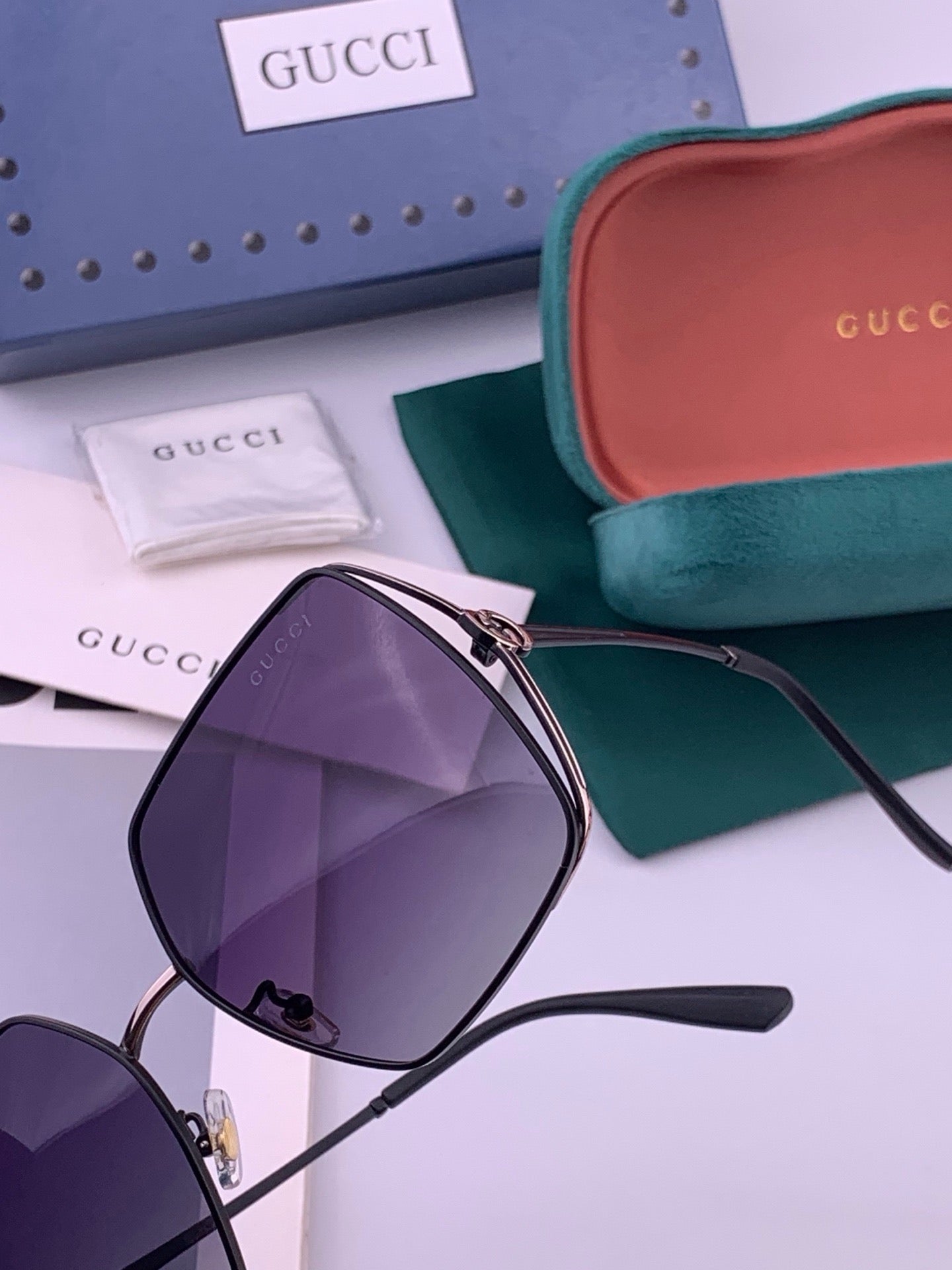 GUCCI 26S SQUARE FRAME IN METAL 426568