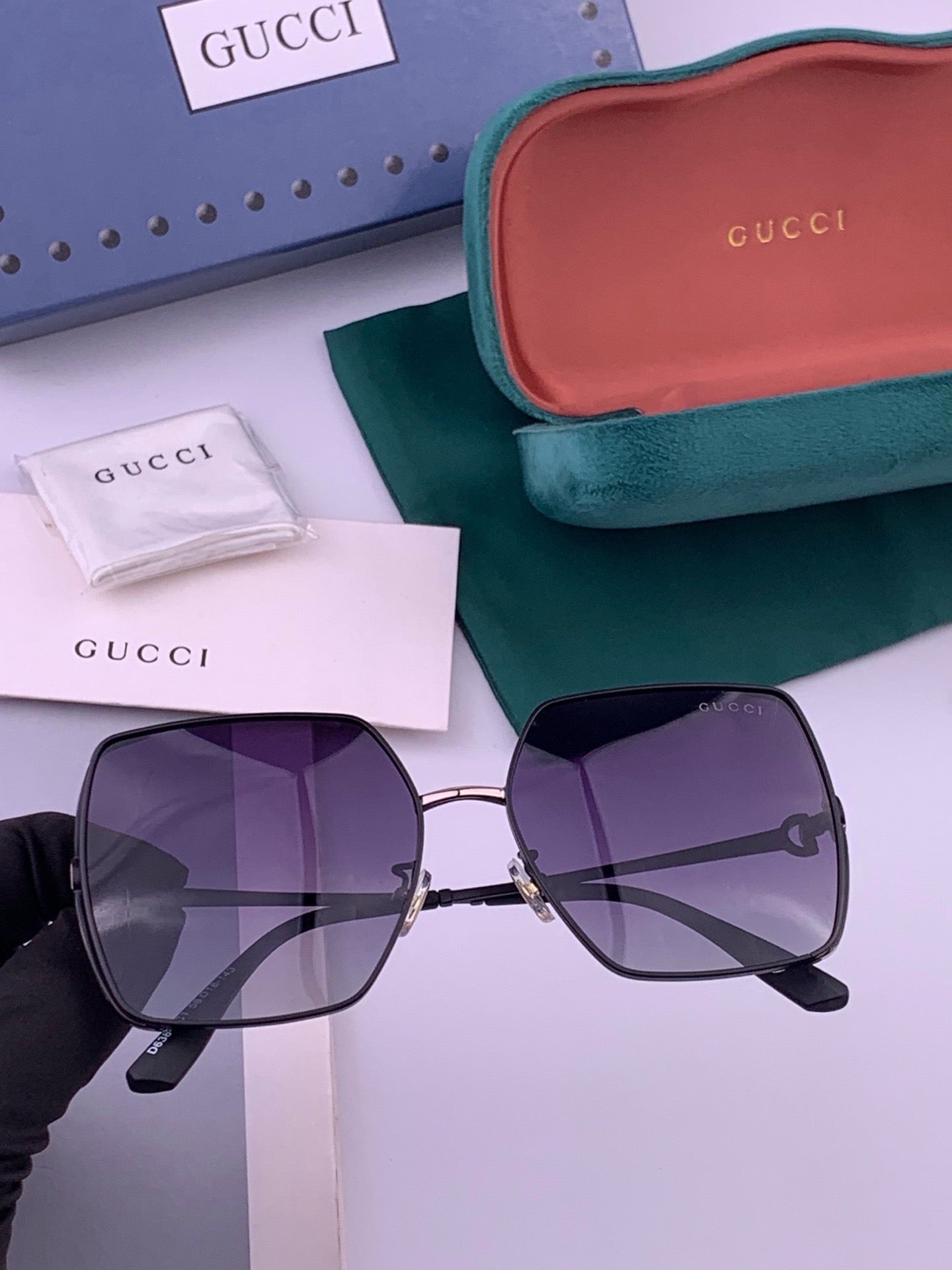 GUCCI 26S SQUARE FRAME IN METAL 426568