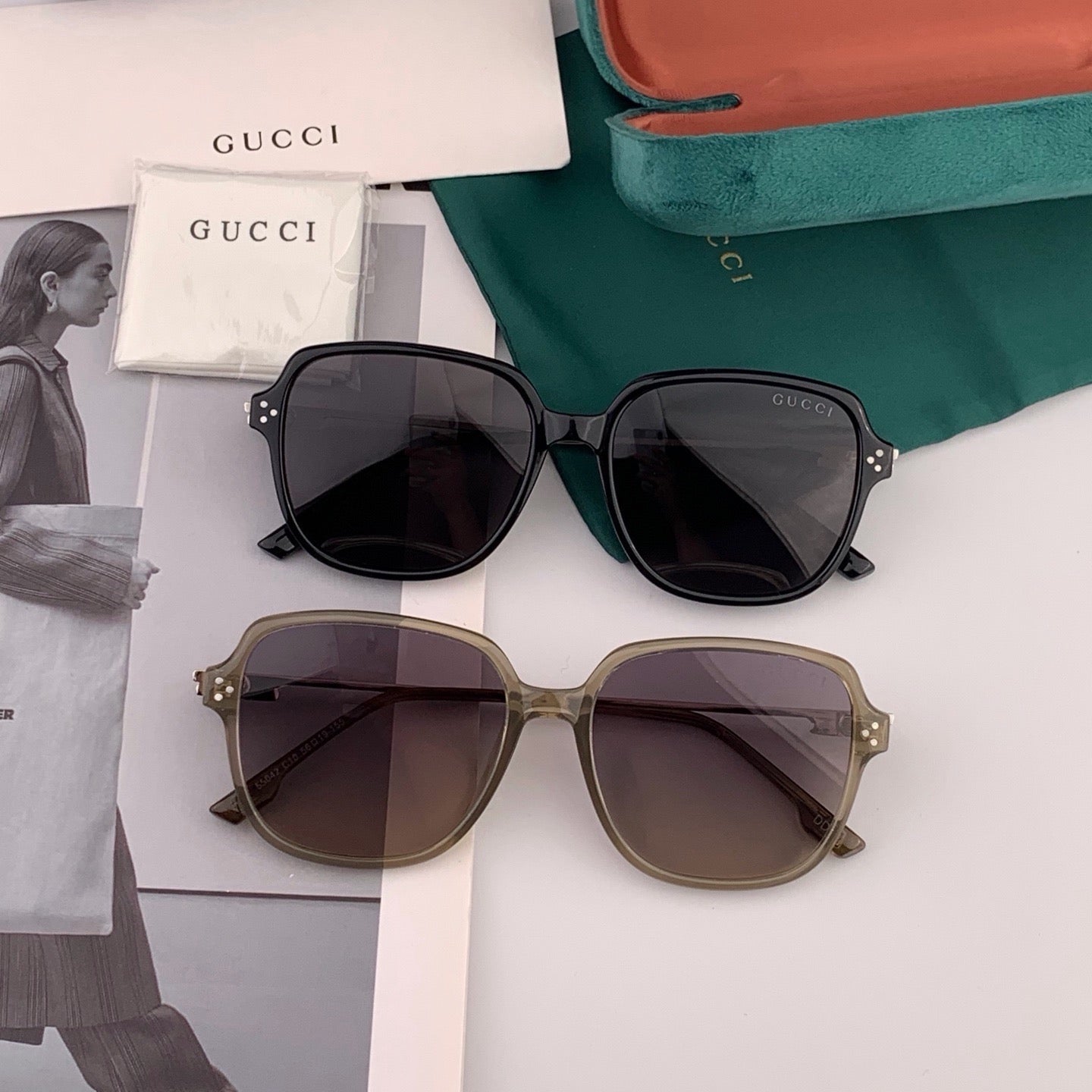 GUCCI 26S SQUARE FRAME IN METAL 426580
