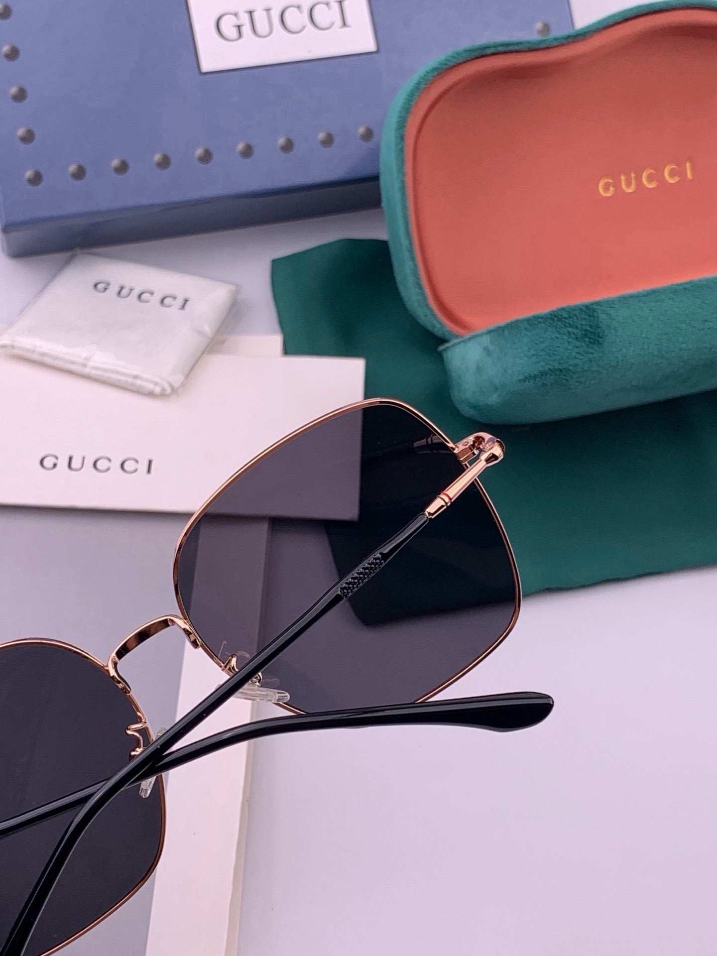 GUCCI 26S SQUARE FRAME IN METAL 426413