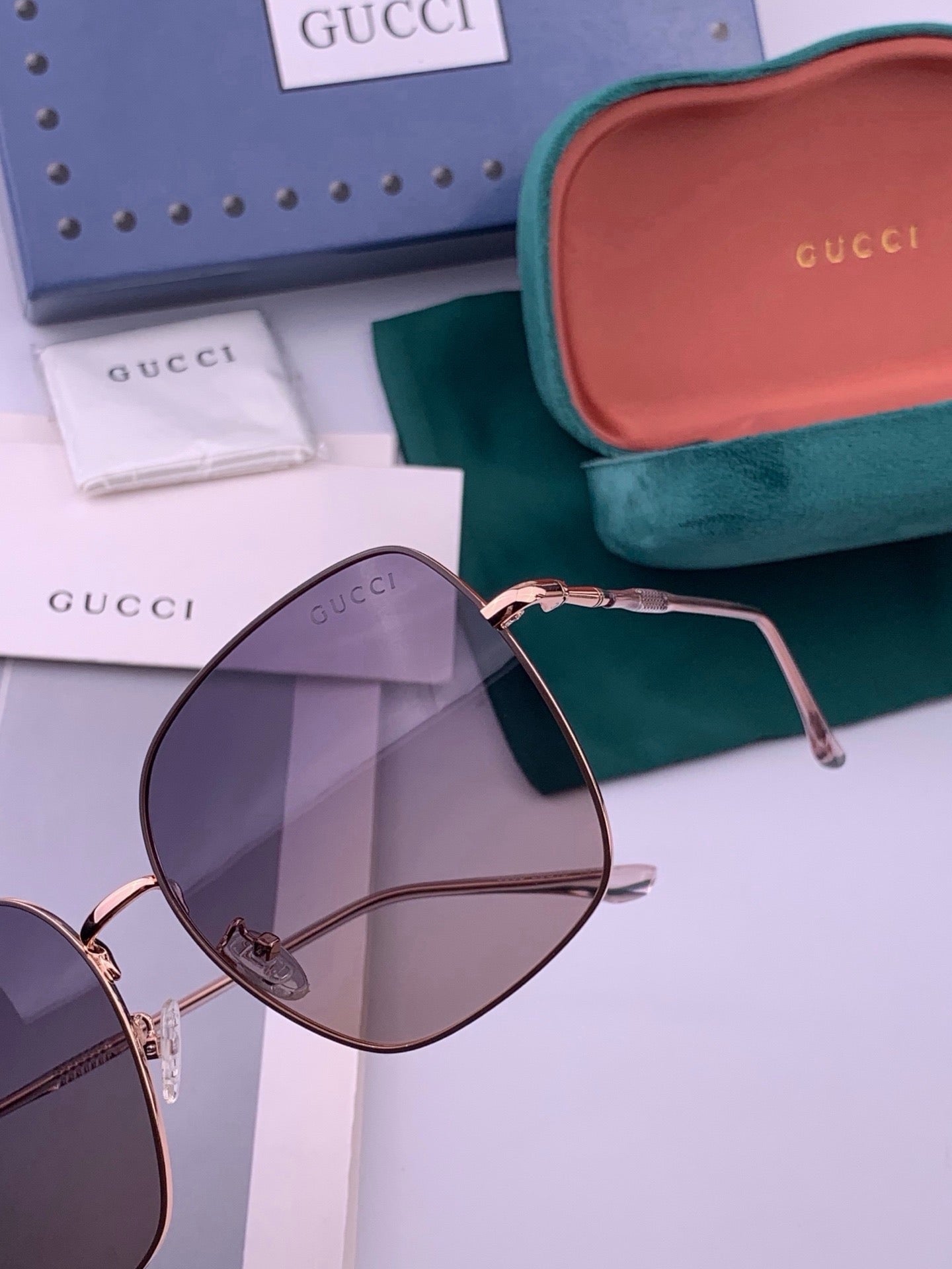 GUCCI 26S SQUARE FRAME IN METAL 426414