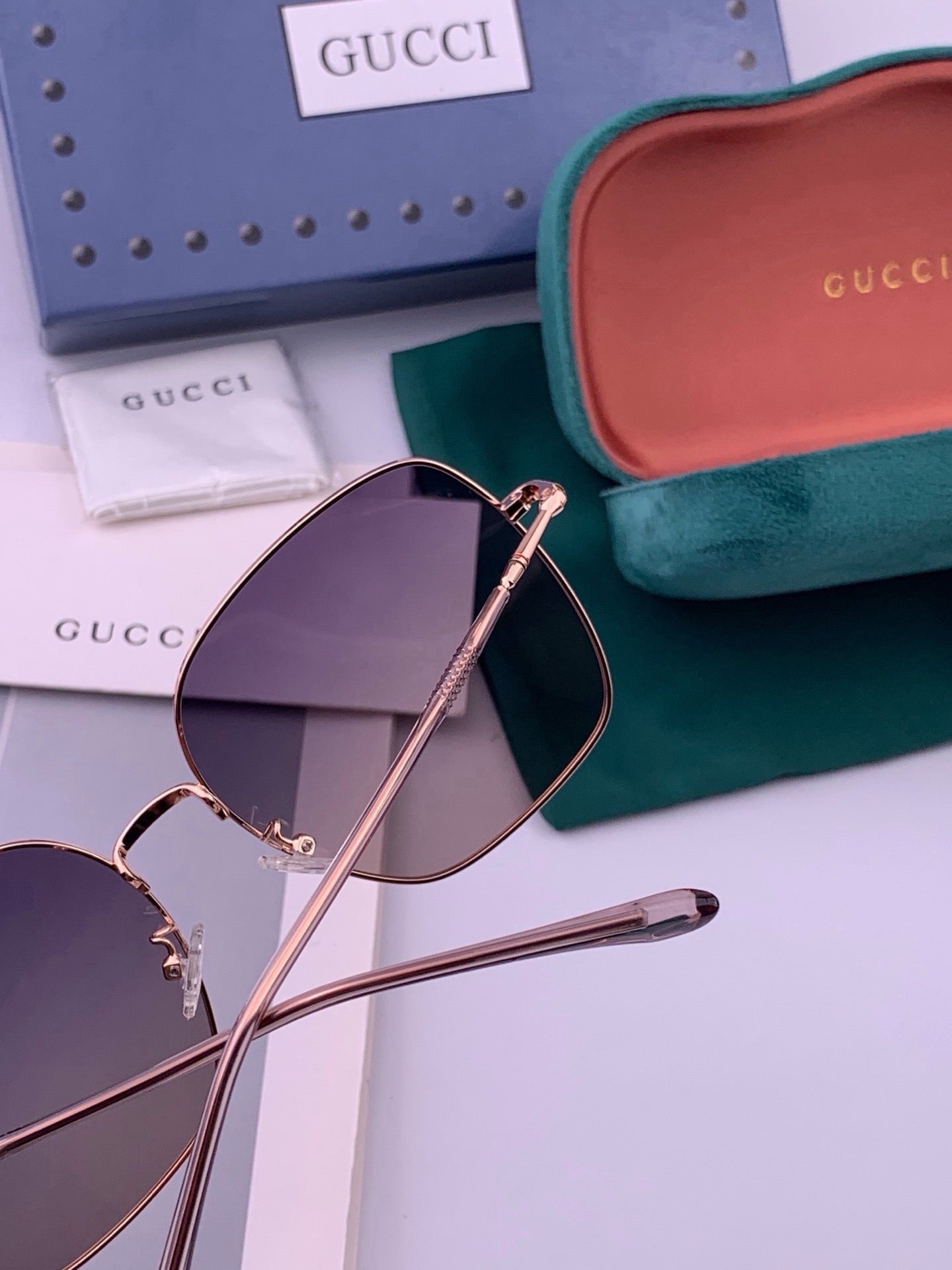 GUCCI 26S SQUARE FRAME IN METAL 426414