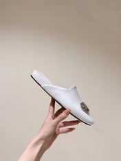 FLAT MULES IN WHITE SMOOTH CALFSKIN SILVER BUCKLE