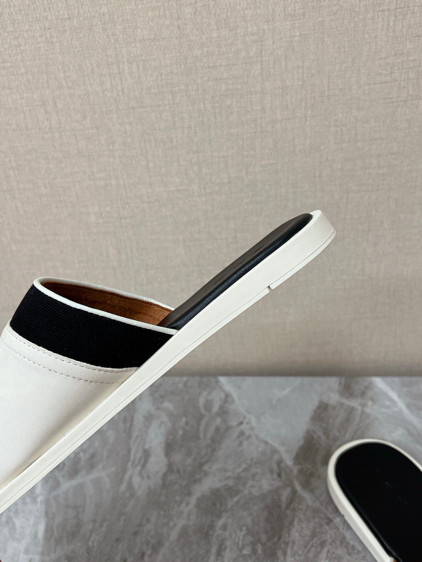 LP 26S SLIDES SANDAL IN WHITE CALFSKIN AND BLACK CANVAS