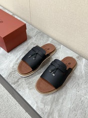 LP 26S LOCK CHARM SLIDES IN BLACK CALFSKIN SILVER HARDWARE