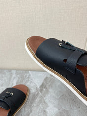 LP 26S LOCK CHARM SLIDES IN BLACK CALFSKIN SILVER HARDWARE