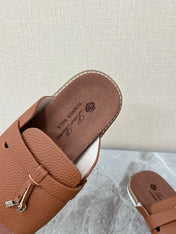 LP 26S LOCK CHARM SLIDES IN CARAMEL BROWN CALFSKIN SILVER HARDWARE