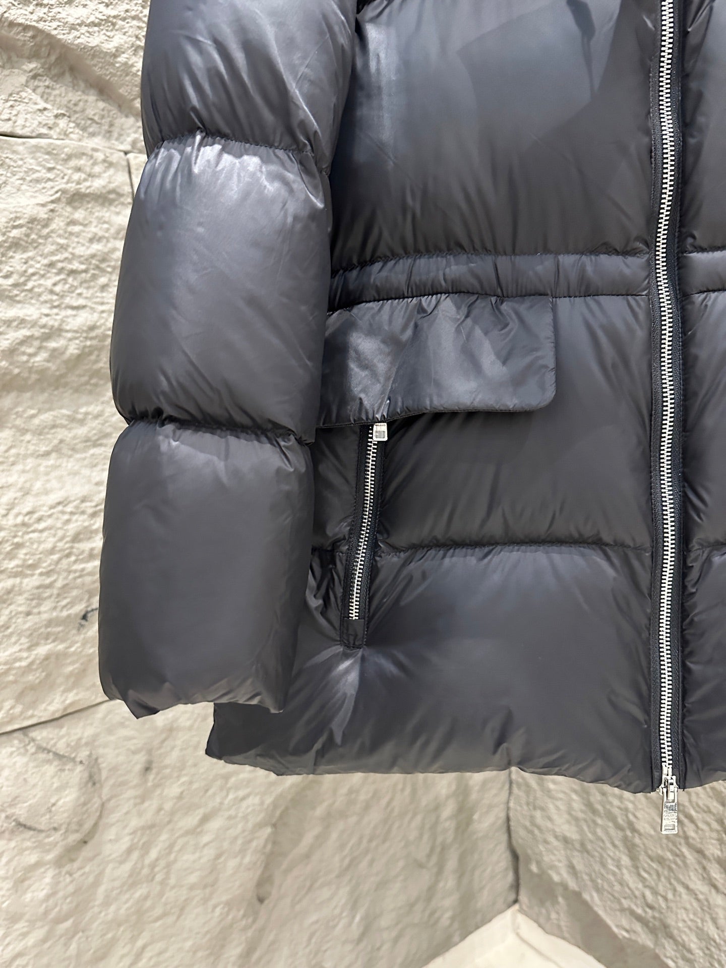 PRADA 25S MEDIUM-LENGTH GOOSE DOWN COAT 223