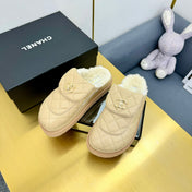 THICK-SOLED SLIDE IN LIGHT YELLOW LAMBSKIN AND WOOL LINING
