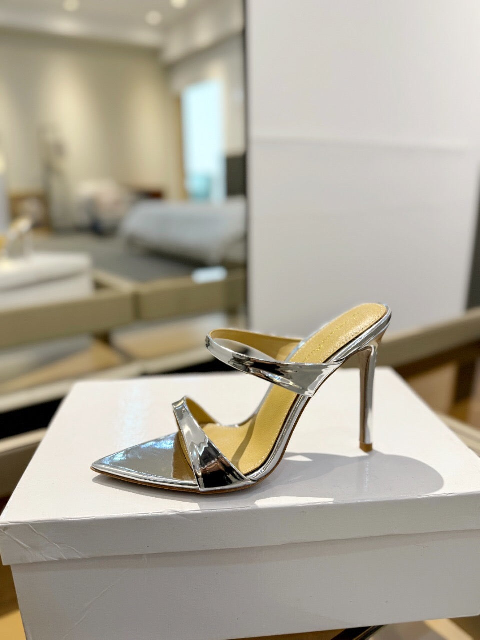 GIANVITO ROSSI 26S POINTED-TOE HEELED SANDALS 105 MM IN SILVER PATENT CALFSKIN
