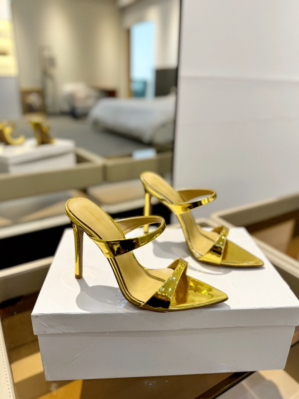 GIANVITO ROSSI 26S POINTED-TOE HEELED SANDALS 105 MM IN GOLD PATENT CALFSKIN