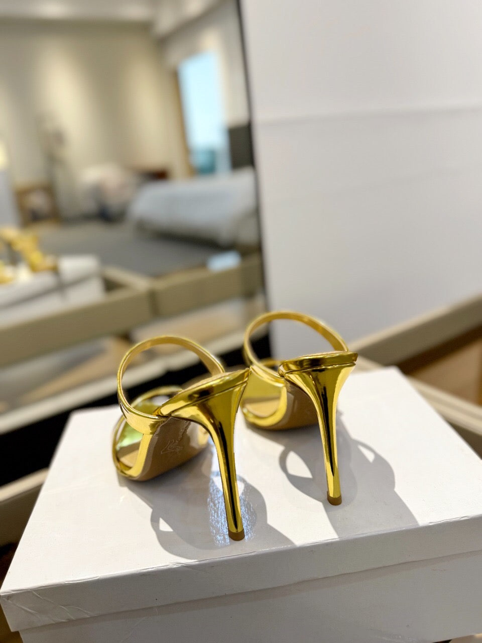 GIANVITO ROSSI 26S POINTED-TOE HEELED SANDALS 105 MM IN GOLD PATENT CALFSKIN