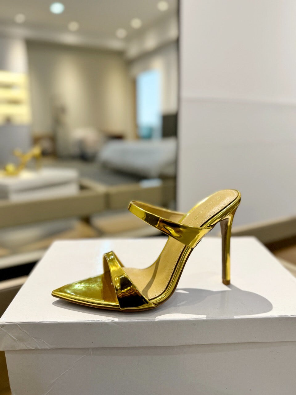 GIANVITO ROSSI 26S POINTED-TOE HEELED SANDALS 105 MM IN GOLD PATENT CALFSKIN