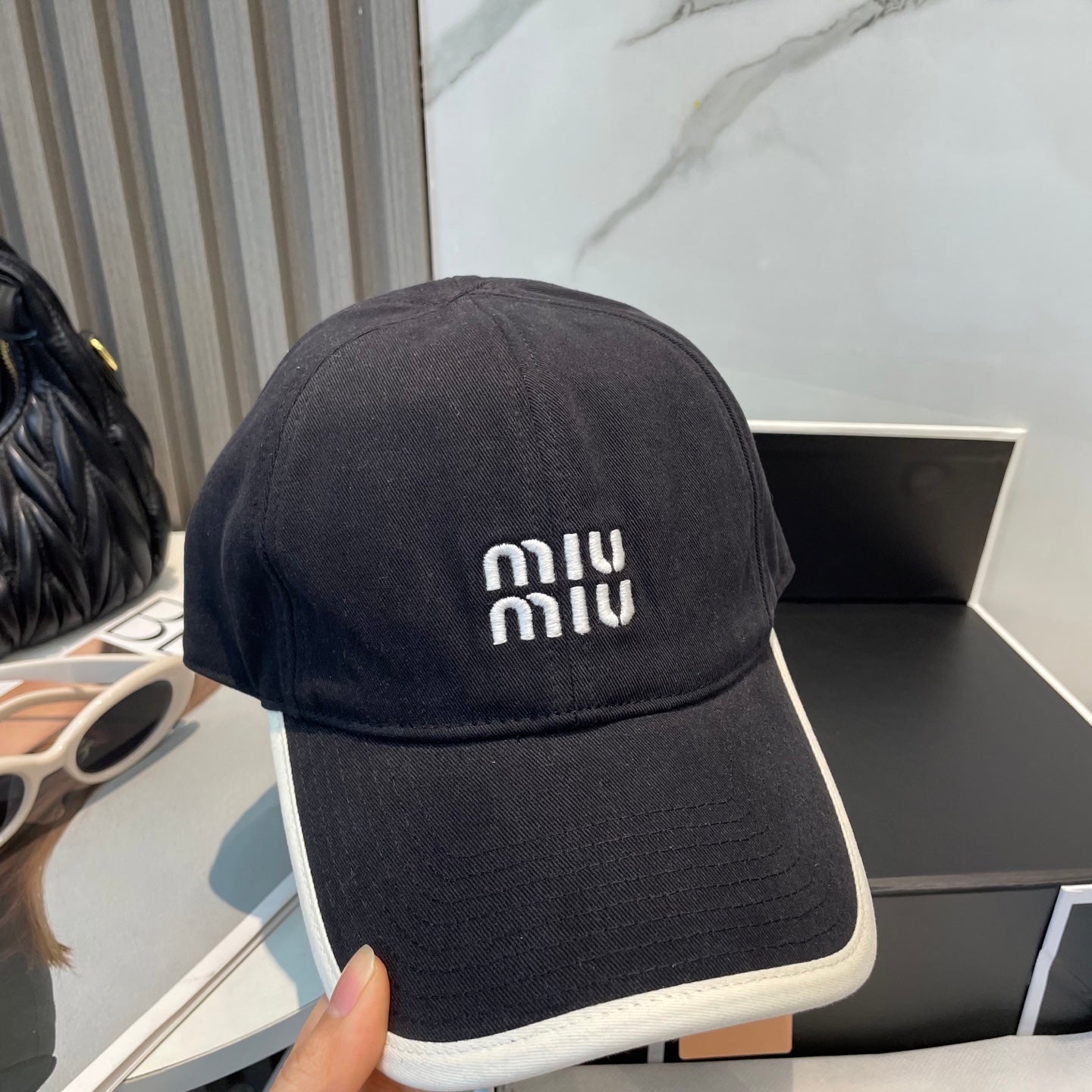 MM BASEBALL CAP IN BLACK AND WHITE FABRIC STYLE 2