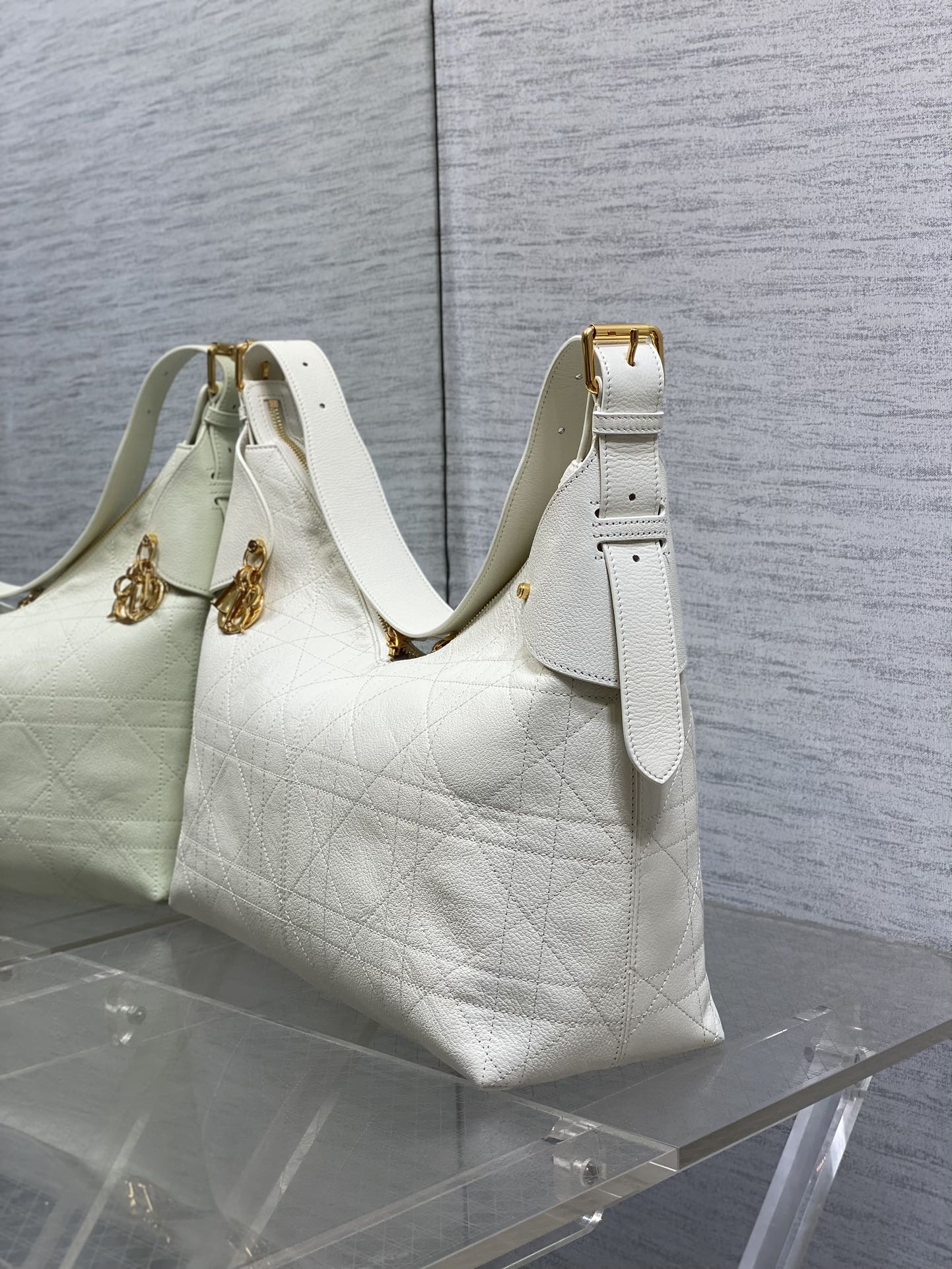 DIOR 25S VOYAGE BAG 34 IN IVORY FLAT MACROCANNAGE GRAINED CALFSKIN