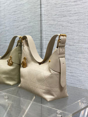DIOR 25S MEDIUM VOYAGE BAG 28 IN POWDER BEIGE FLAT MACROCANNAGE GRAINED CALFSKIN