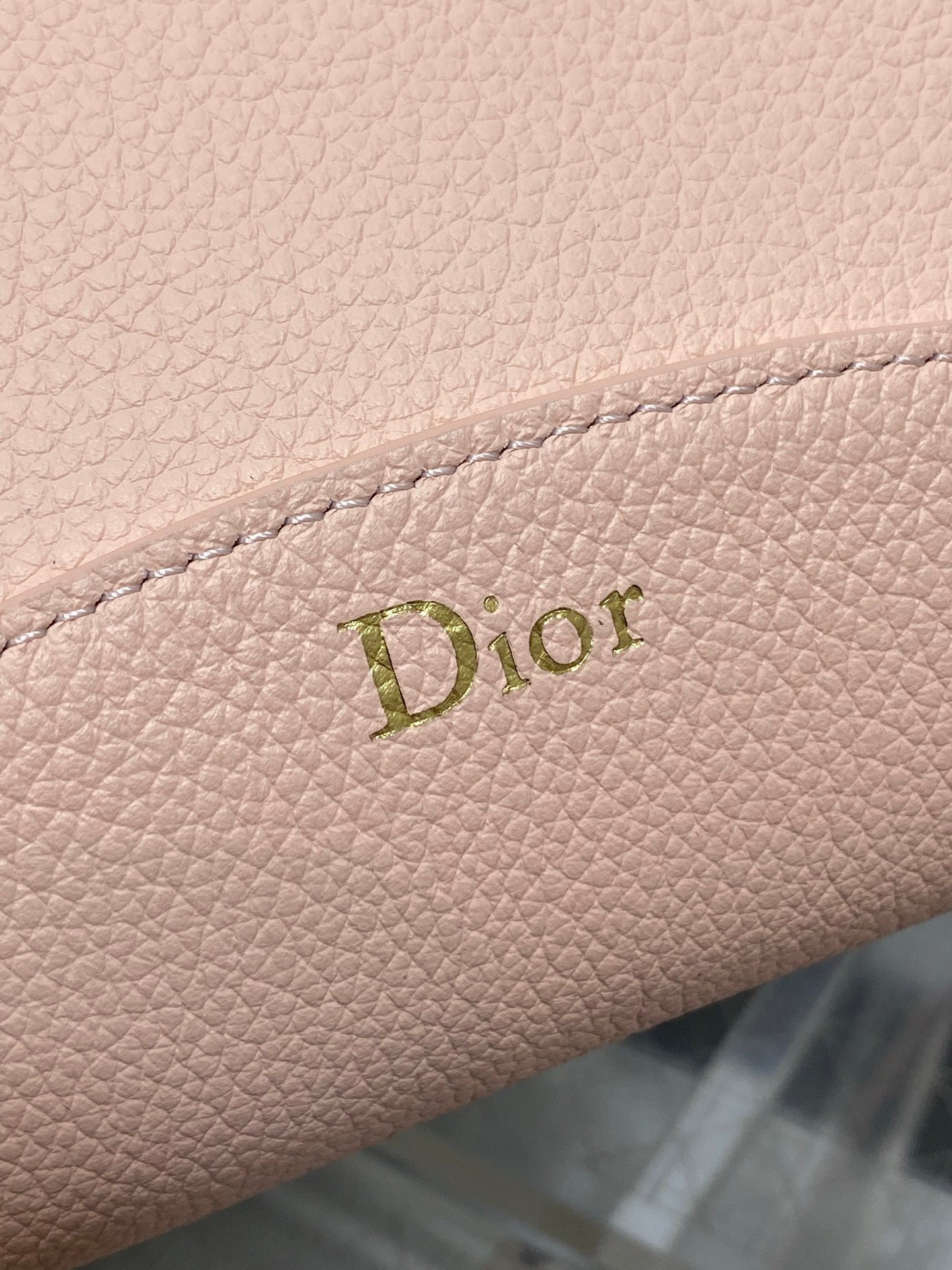DIOR 26S MEDAILLON BUCKET BAG 26 IN LIGHT PINK CALFSKIN