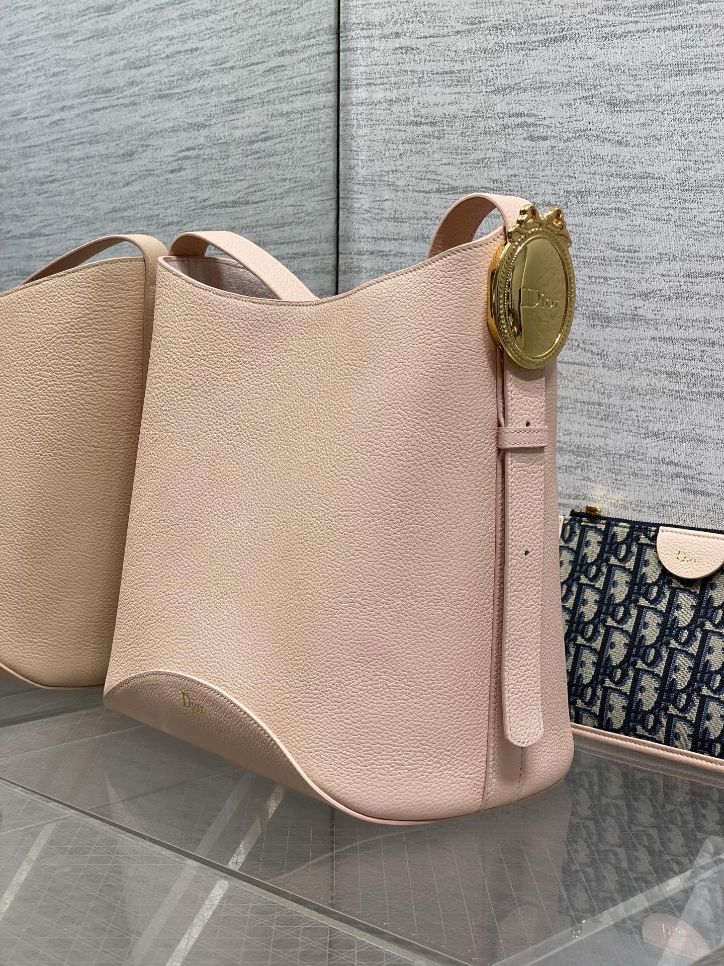 DIOR 26S MEDAILLON BUCKET BAG 26 IN LIGHT PINK CALFSKIN